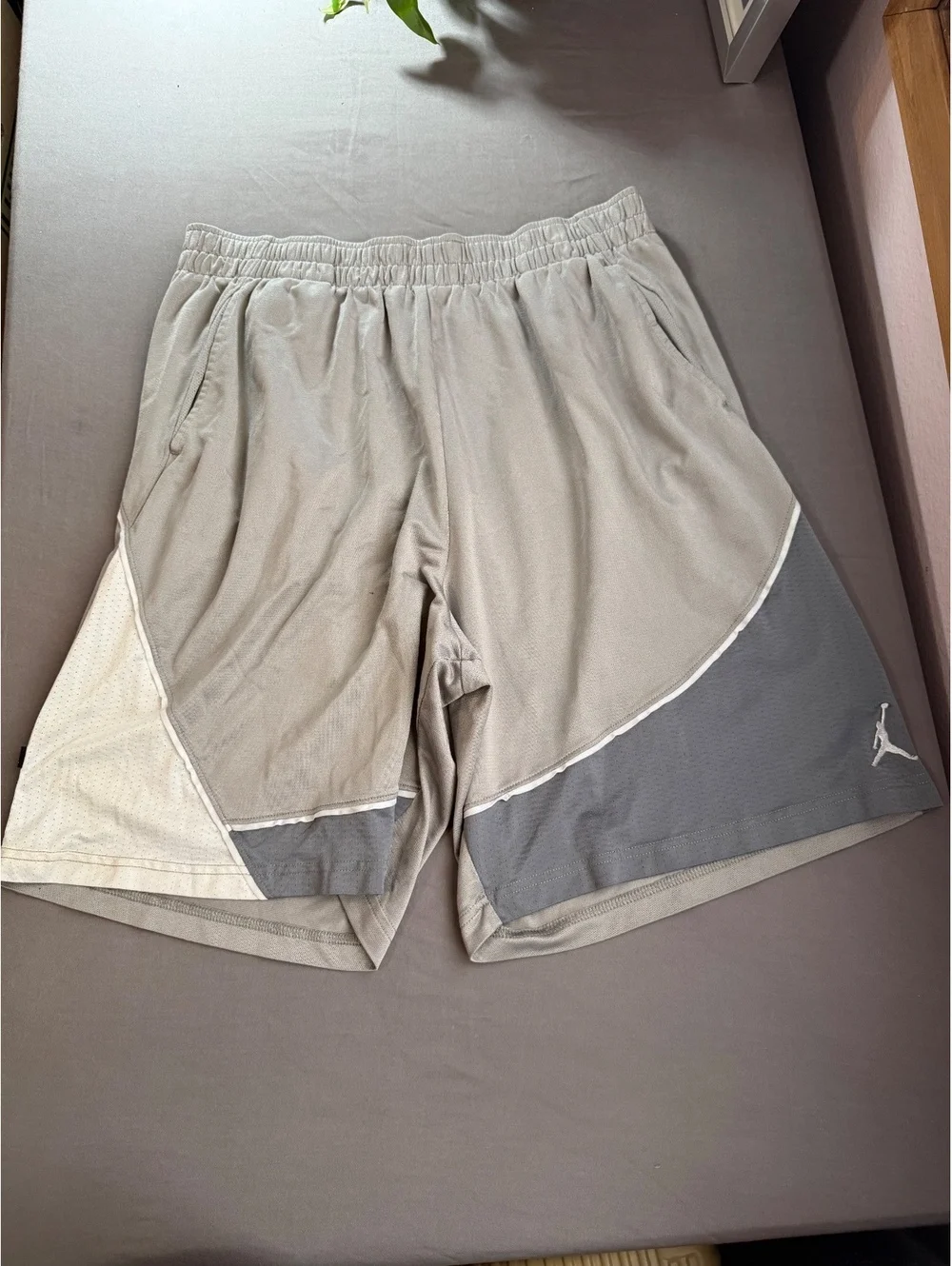 Jordan Men's XXL Athletic Shorts Gray with Side Pockets